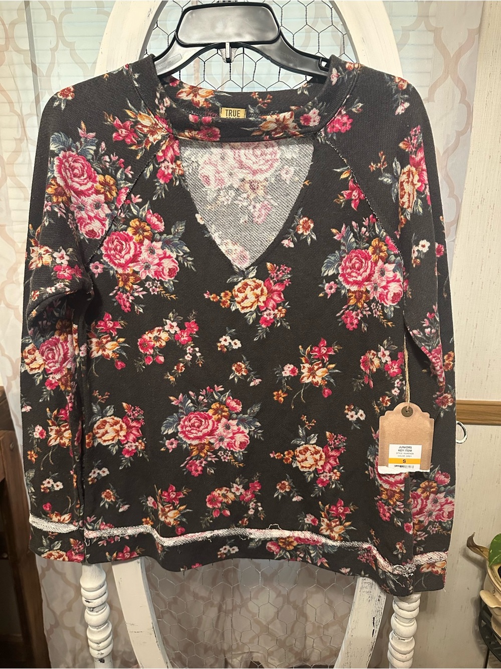 True Craft Black Floral V-Neck Long Sleeve Pullover